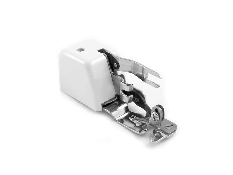 Pätka overlocková s orezom materiálu - Janome CB