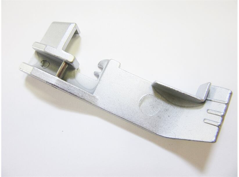 Pätka na všívanie lampasov - pre overlocky Lucznik 720 D, Singer 14 SH 754