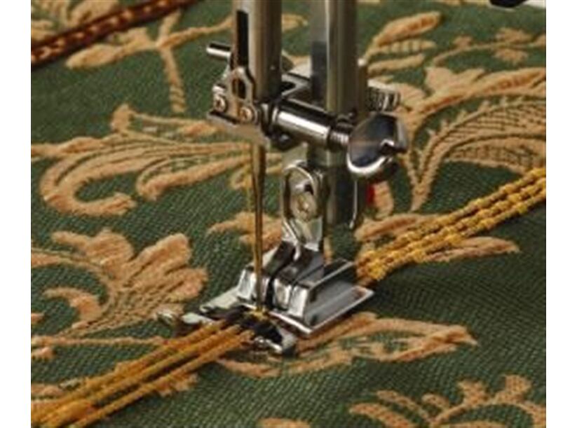 Pätka na našívanie ozdobných šnúrok - Janome rot. chápač