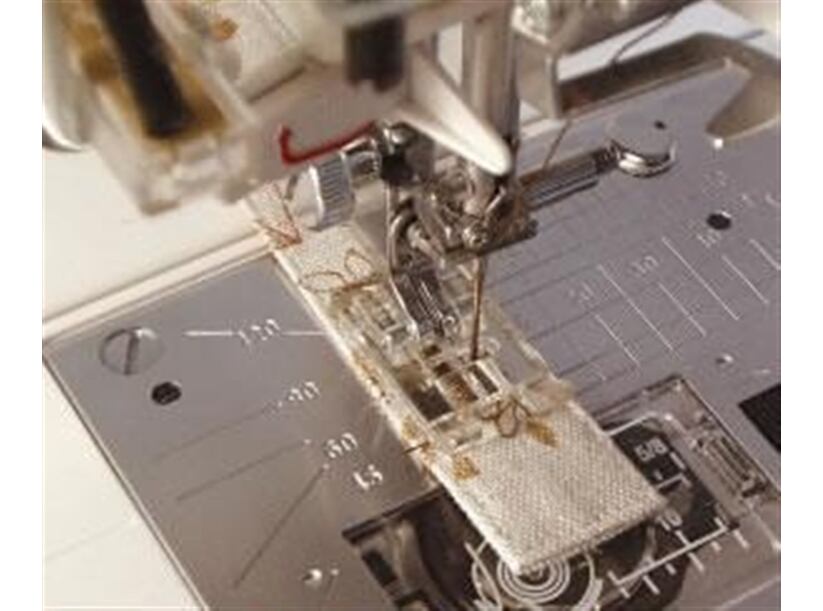 Pätka priehľadná na šitie gombíkovej dierky - Janome rot. ch.