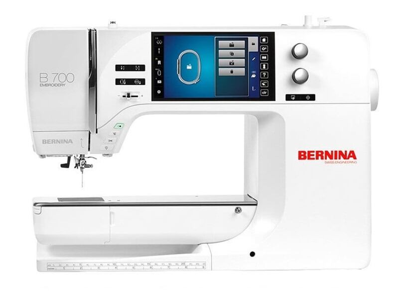 Vyšívací stroj Bernina 700