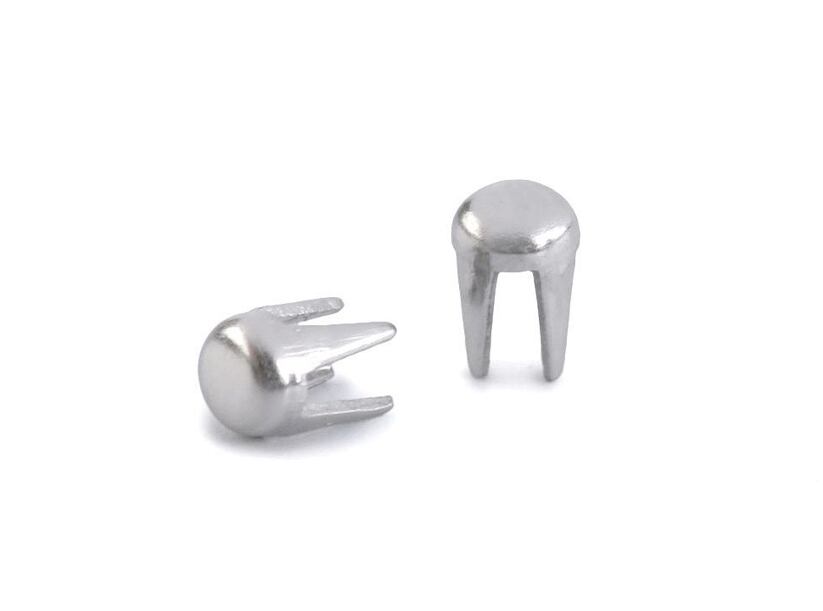 Kovové cvočky (nitky) na nitovanie perál