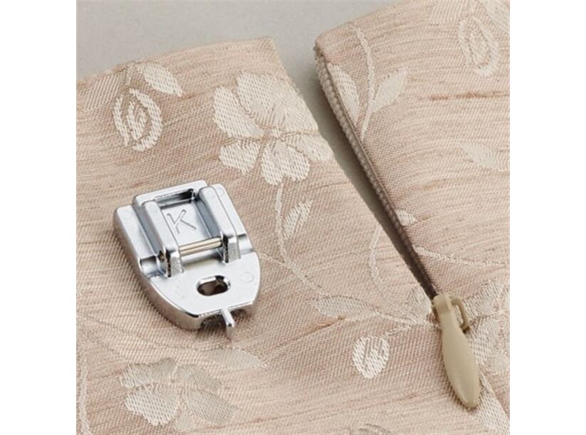 F 080 Pätka na skrytý zips inovovaná s vodičom - Brother